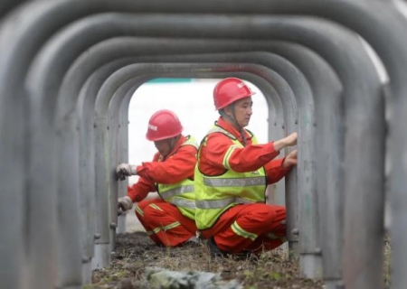 重庆高速公路装置新型护栏，防撞能力提升两倍